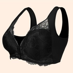 NWT The Lacy Bra by Nicole seamless front closure